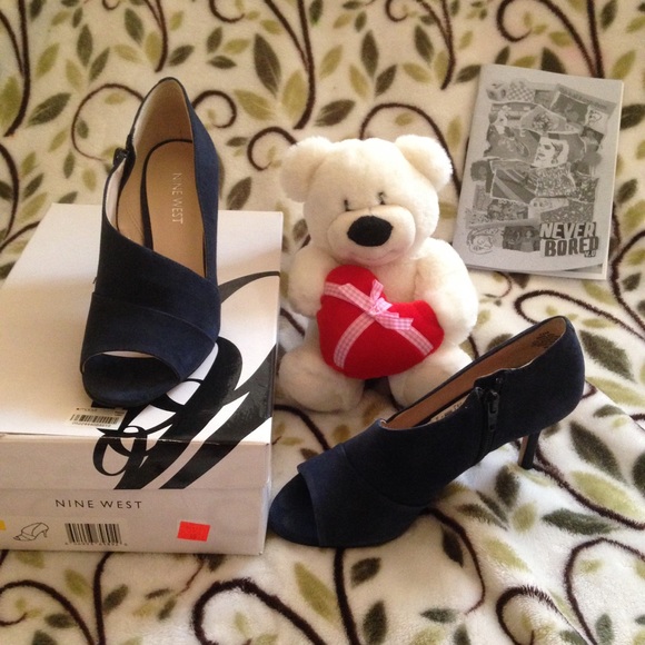 Navy Blue Velvet Heels - Picture 1 of 5